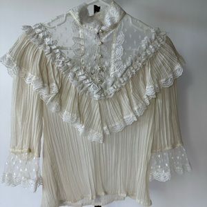 Vintage Jessica’s Gunnies White Blouse w/ Ruffles, Lace, & Pearls (Size S-M)